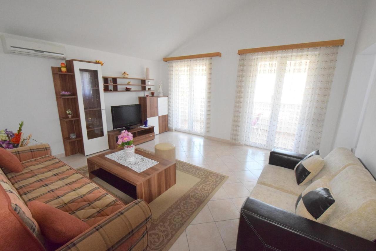 Apartments Gabrijel Malinska Esterno foto