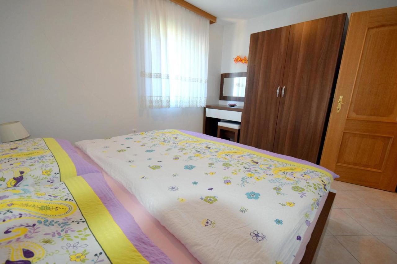 Apartments Gabrijel Malinska Esterno foto