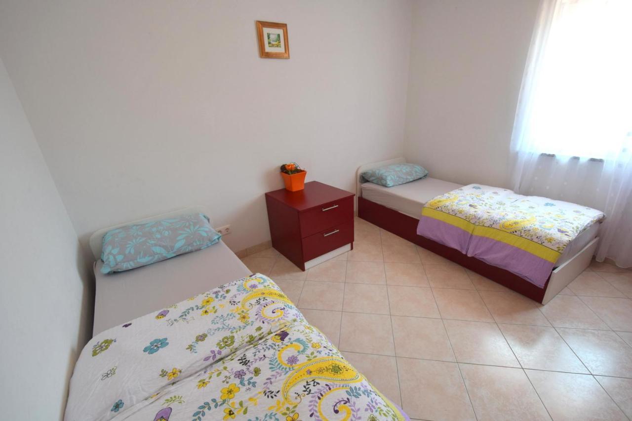 Apartments Gabrijel Malinska Esterno foto