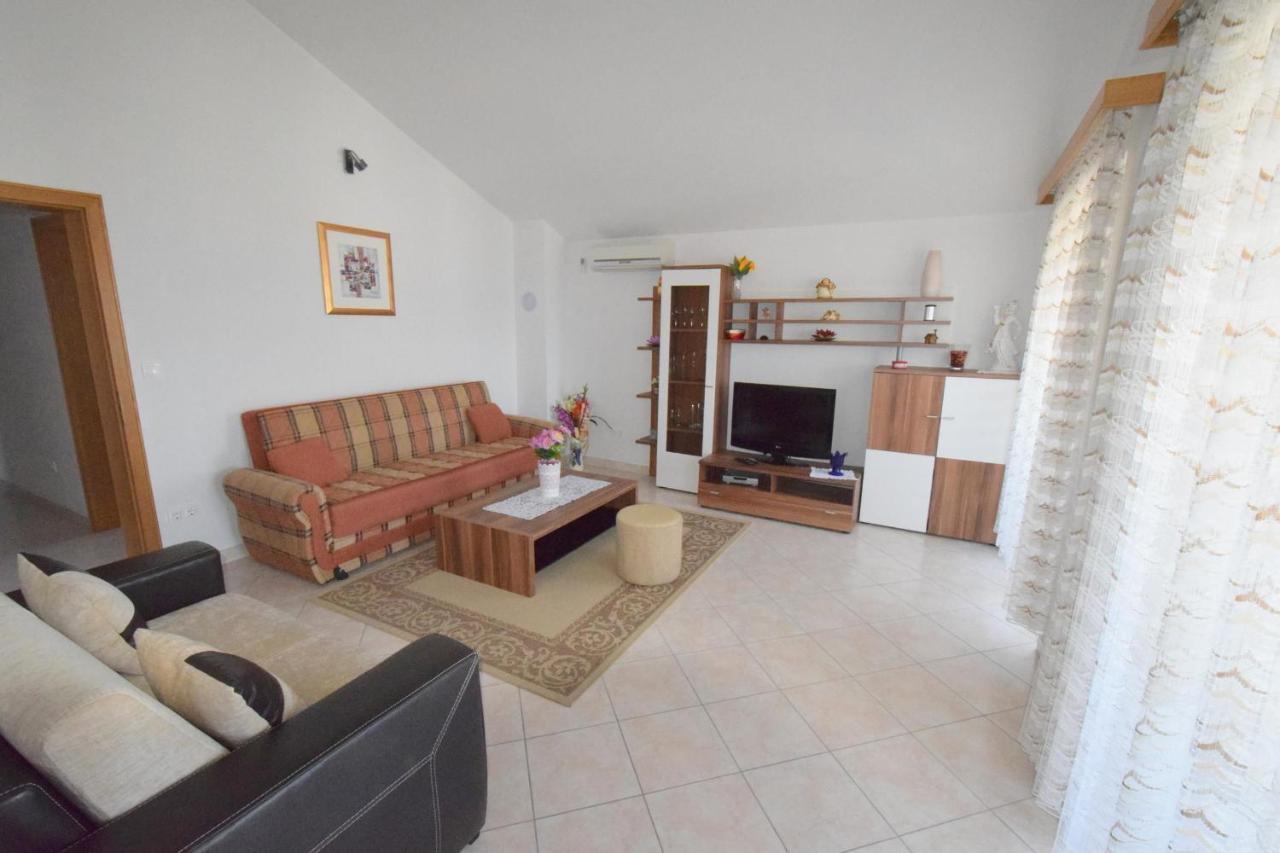 Apartments Gabrijel Malinska Esterno foto