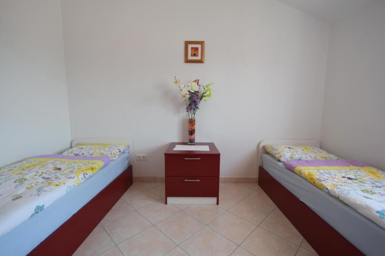 Apartments Gabrijel Malinska Esterno foto